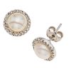 Par de broqueles con perlas y diamantes en oro blanco de 14k. 2 perlas cultivadas color blanco de 7 mm. 42 diamantes corte 8 x 8.