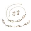 Collar, pulsera y par de aretes plata con medias perlas en plata. 9 medias perlas de abulón. Peso: 46.8 g.
