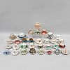 Colección de tazas con platos base. Origen europeo, siglo XX. Elaboradas en porcelana policromada Herend, Limoges y Bavaria. Pz: 33