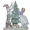 LARGE LLADRO FIGURAL GROUP, TRIMMING THE TREE 01005897