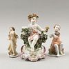 Lote de 3 figuras decorativas. Origen europeo. Siglo XX. Elaboradas en porcelana, una Dresden. Acabado brillante.