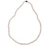 Collar con perlas cultivadas en color blanco. Broche metal base. Peso: 18.1 g.