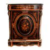 Cómoda. Francia, inicios SXX. Estilo Napoleón III. En madera ebonizada con aplicaciones de bronce y marquetería. 108 x 86 x 39 cm.