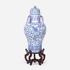 Chinese Export, monumental covered urn