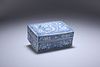 A CHINESE BLUE AND WHITE PORCELAIN BOX, 18TH/19TH