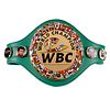 WBC. Cinturón de Campeón Mundial idéntico al entregado a Floyd Mayweather Jr., Saúl "Canelo" Álvarez y Tyson Fury, entre otros.