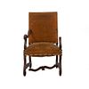 Sillón. Francia. Siglo XX. Estilo Enrique II. En talla de madera de roble. Con respaldo cerrado y asiento en tapicería color mostaza.