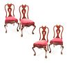 Lote de 4 sillas. Siglo XX. Estilo Chippendale. En talla de madera. Con respaldos semiabiertos y asientos en tapicería roja.
