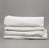 Lote de 4 manteles y cubre manteles. Siglo XX. Elaborados en tela color blanco y beige. 955 x 240 cm (mayor)