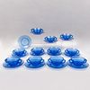 Lote de 23 piezas. Siglo XX. Elaboradas en vidrio color azul. Consta de: 11 tazones y 12 platos base.