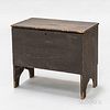 Country Painted Poplar Child's Blanket Chest, ht. 16 3/4, wd. 19 1/2, dp. 11 1/2 in.