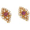 PAIR OF EARRINGS WITH RUBY AND DIAMONDS IN 18K YELLOW GOLD Post earrings. Weight: 10.0 g. Size: 0.5 x 0.78" (1.3 x 2.0 cm)