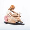 Watching The Dove 01013526 - Lladro Porcelain Figure
