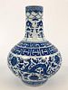 CHINESE QING STYLE BLUE AND WHITE TIANQIUPING VASE