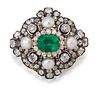 AN EARLY 20TH CENTURY EMERALD, PEARL AND DIAMOND BROOCH/PEN