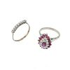 Dos anillos vintage con rubíes y diamantes en plata paladio. Talla: 7 y 8.