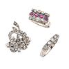Tres anillos vintage con rubíes y diamantes en plata paladio. 4 rubíes corte oval de 0.48 ct 47 diamantes corte 8 x 8. Tallas 8, 9 y 10