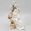 Dama oriental. España, SXX. Elaborada en porcelana Lladró acabado brillante. 30.5 cm de altura