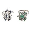 Dos anillos vintage con esmeraldas, zafiros y diamantes en  plata paladio.7 esmeraldas corte cojín y redondo.
