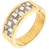 ANILLO CON DIAMANTES EN ORO AMARILLO DE 18K con diamantes corte princess y baguette ~1.10 ct. Peso: 10.0 g | RING WITH DIAMONDS IN 18K YELLOW GOLD Pri
