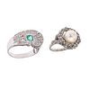 Dos anillos vintage con esmeralda, diamantes y marquesitas en plata paladio. 1 esmeralda corte cojín. 30 diamantes corte 8 x 8.<...