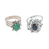 Dos anillos vintage con esmeralda, zafiro y diamantes en plata paladio. 1 esmeralda corte oval 1.30 ct.