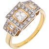 ANILLO CON DIAMANTES EN ORO AMARILLO DE 14K con un diamante corte esmeralda ~0.40ct Claridad:VS2 y diamantes corte brillante y baguette | RING WITH DI