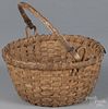 Splint egg basket, 19th c., with a swing handle, 5 1/4'' h., 8 1/2'' dia.