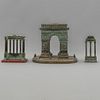 Lote de monumentos de Francia e Italia a escala. SXX. Elaborados en bronce. Consta de: 2 Foros Romanos y Arco del Triunfo. Piezas: 3