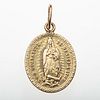 Medalla en oro amarillo de 18k. Imagen de la Virgen de Guadalupe. Peso: 6.0 g.