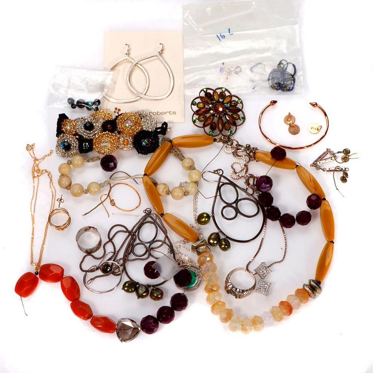 Collection of jewelry for sale at auction on 22nd April | Bidsquare