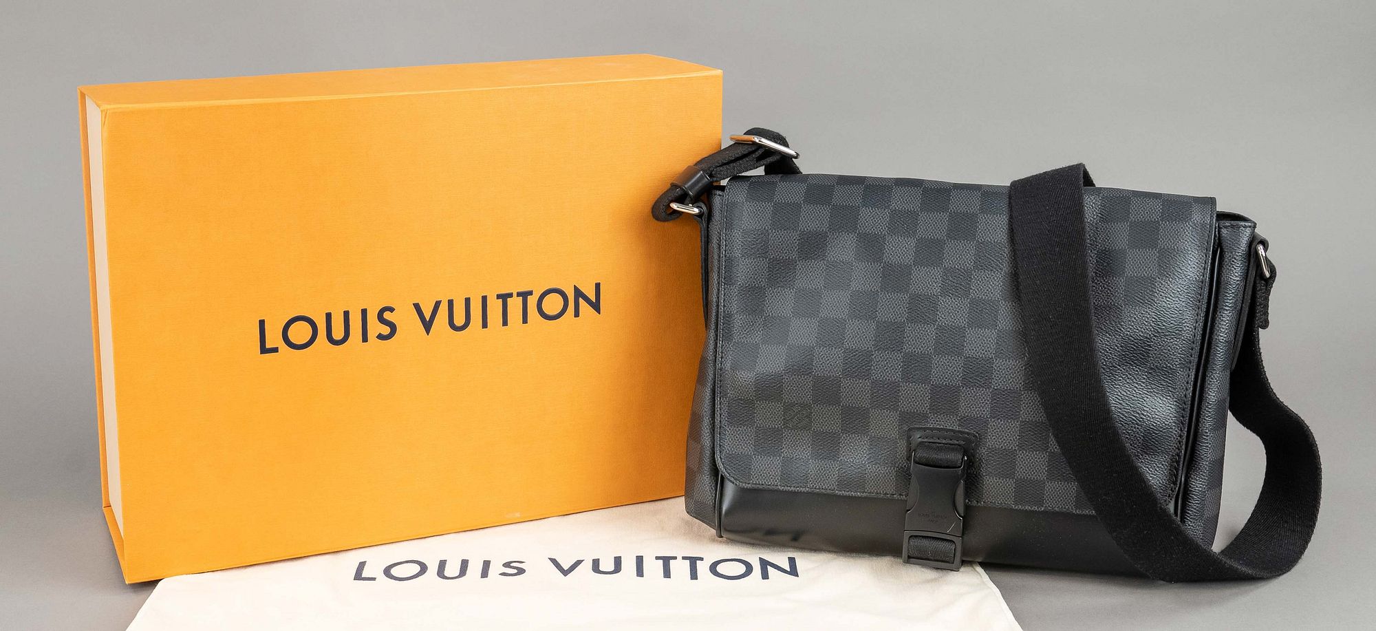 Sold at Auction: Louis Vuitton, Louis Vuitton Damier Graphite