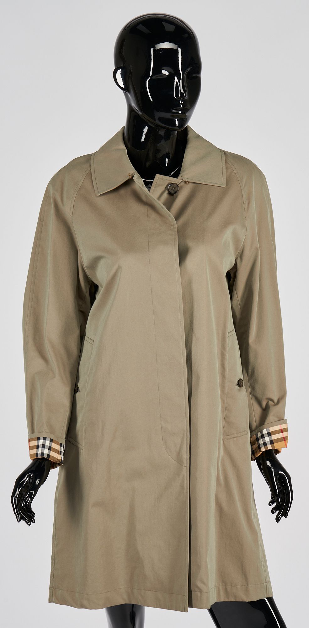 Burberry Ladies Trench Coat sold at auction on 9th July | Case Antiques