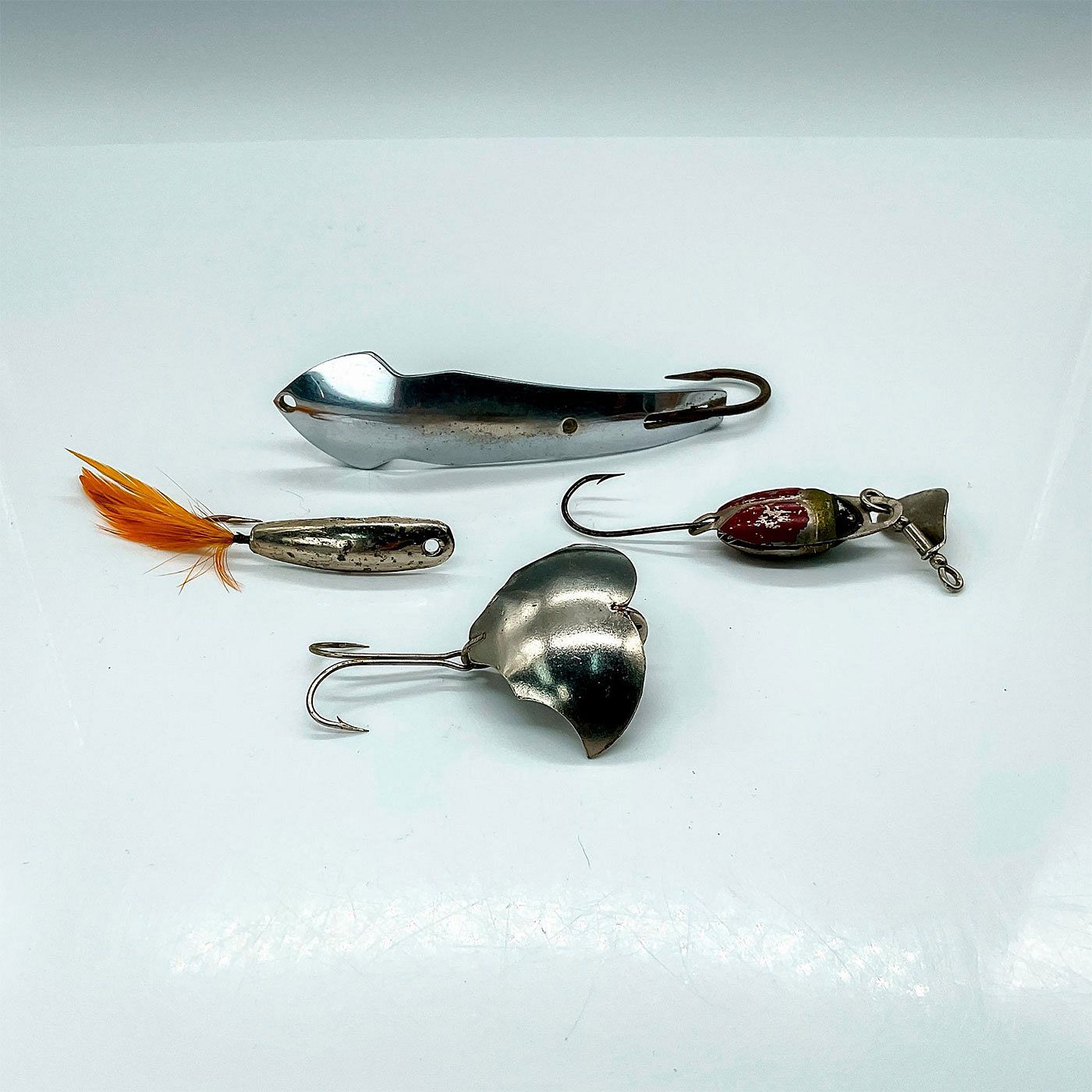 4pc Vintage Metal Lures Acetta, Batwing, Wemac, Beetlebug sold at auction  on 9th August