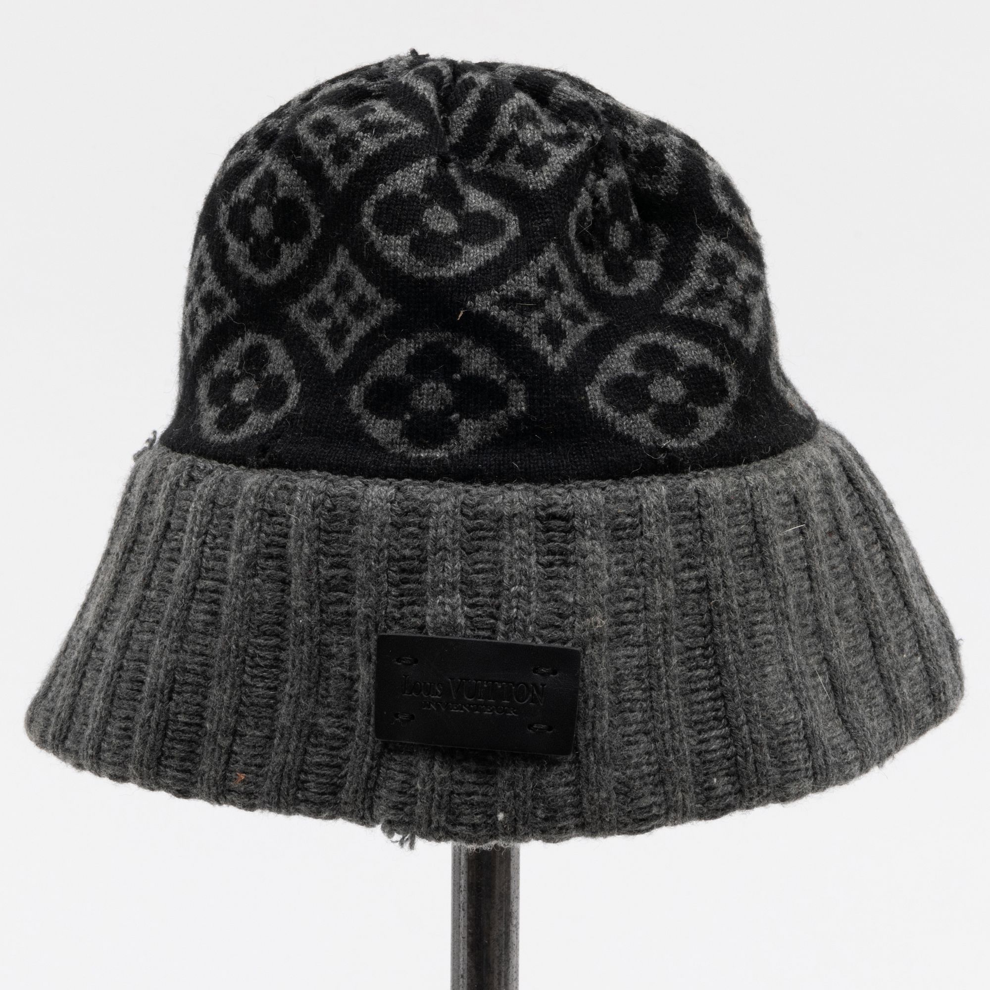Louis Vuitton Grey Cashmere Knit Hat for sale at auction on 21st September  | STAIR
