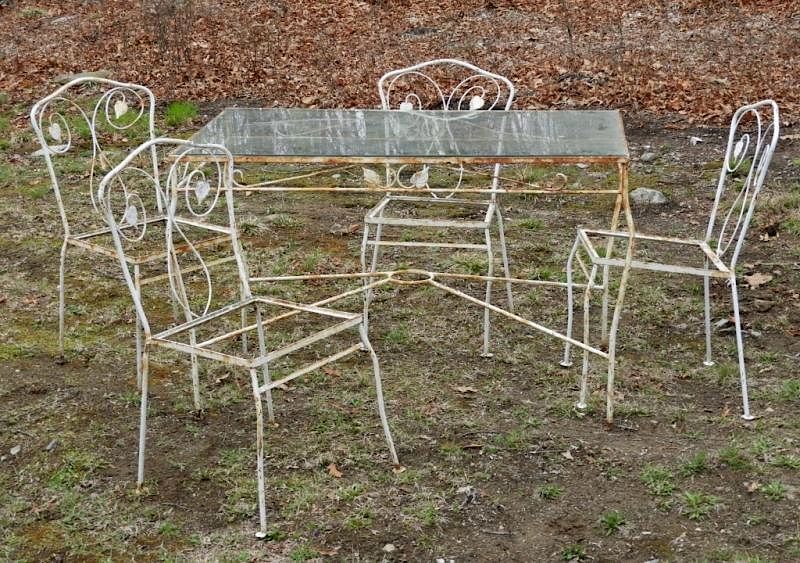 Vintage Wrought Iron White Leaf Patio Set For At Auction On 3rd June Bidsquare - Cast Iron Patio Table Vintage