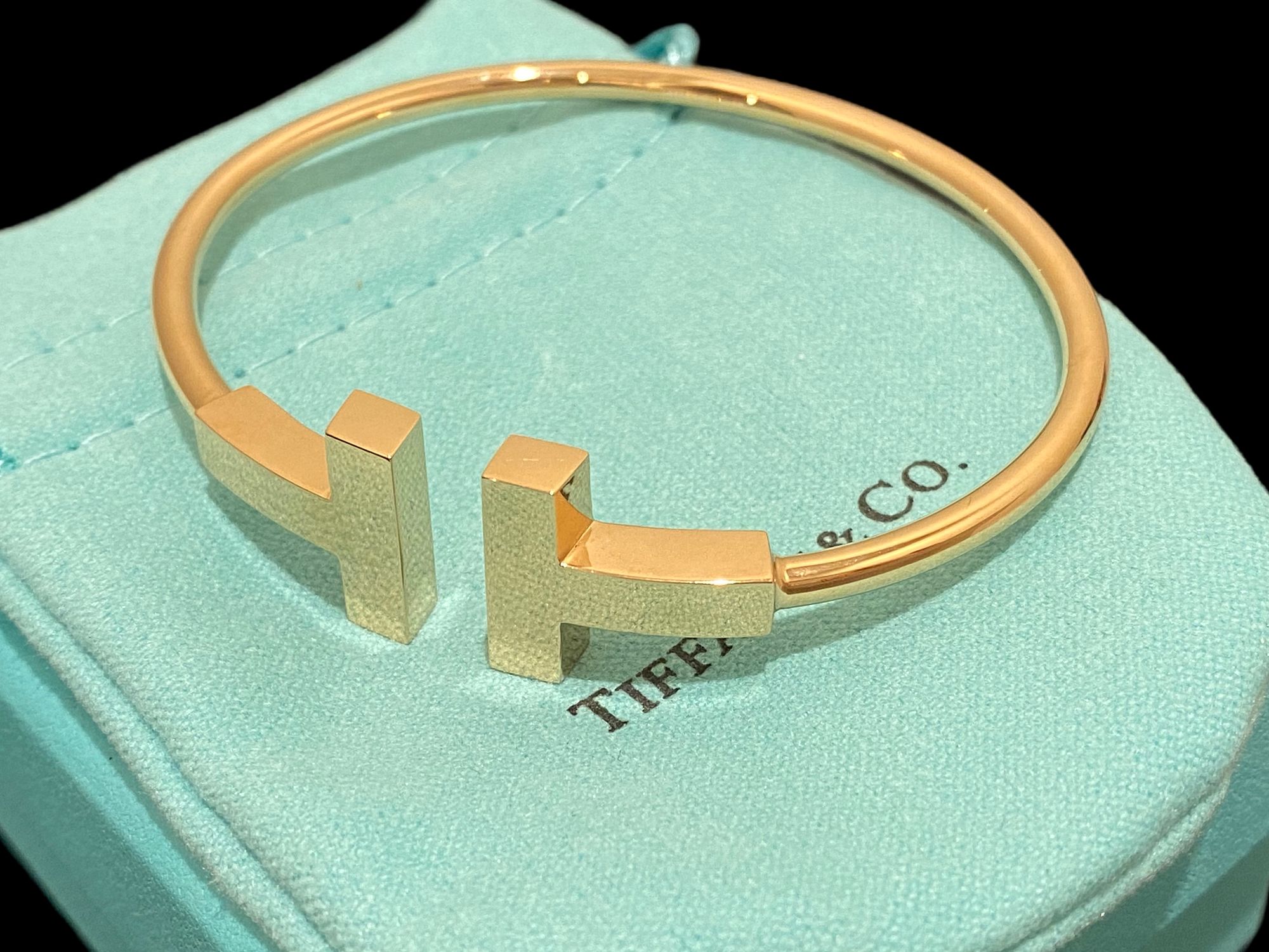 Tiffany T Wide Wire Bracelet in 18k Yellow Gold for sale at auction on ...