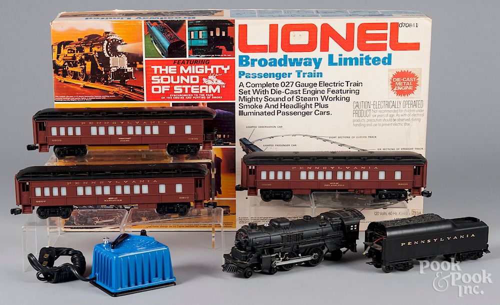Two Lionel five-piece train sets sold at auction on 15th August 