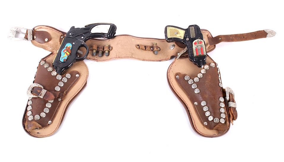 Vintage Roy Rogers Double Holster & 2 Toy Pistols sold at auction on 17th  November | Bidsquare