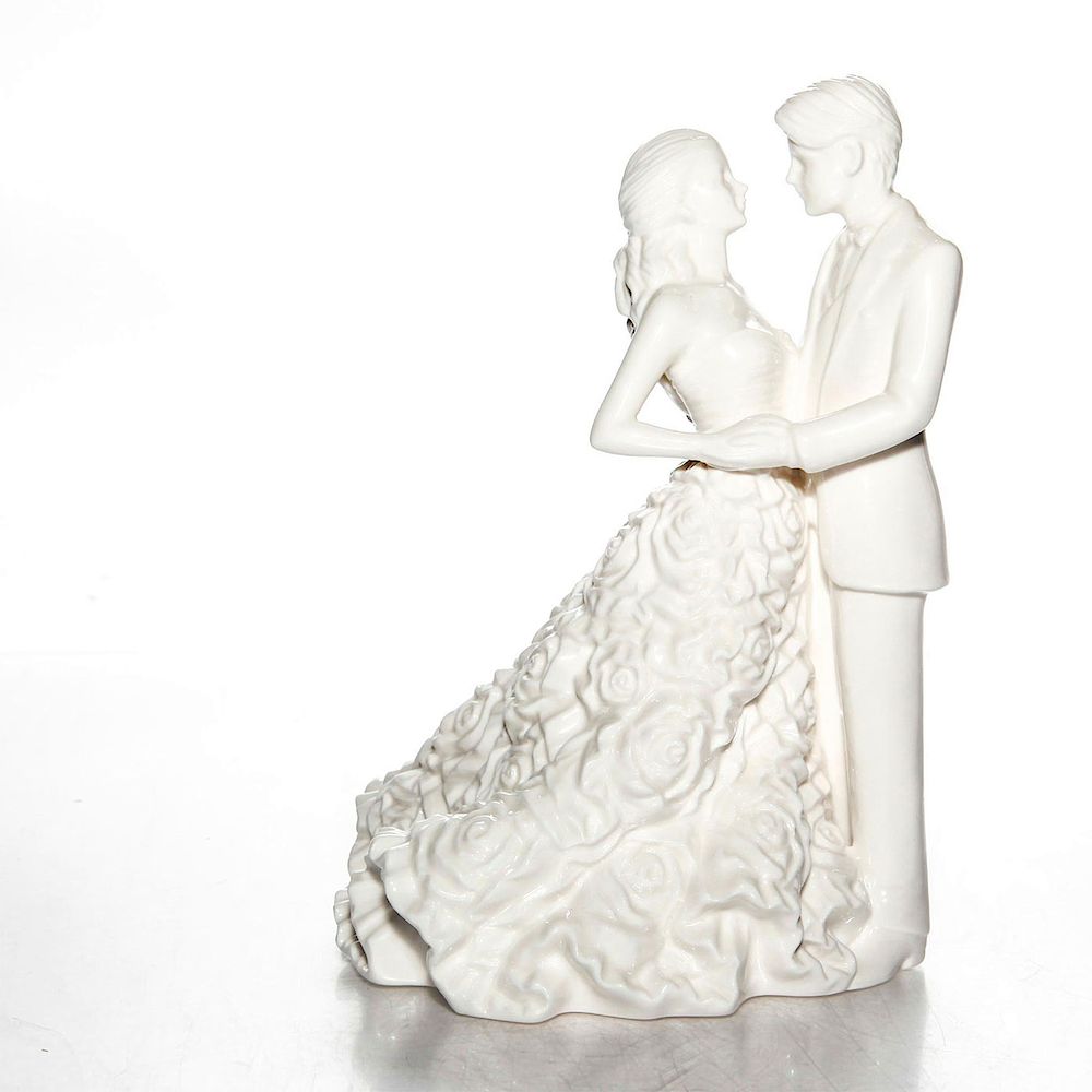 ROYAL DOULTON IMAGES BRIDE AND GROOM WHITE BONE CHINA WEDDING FIGURE CAKE TOPPER 