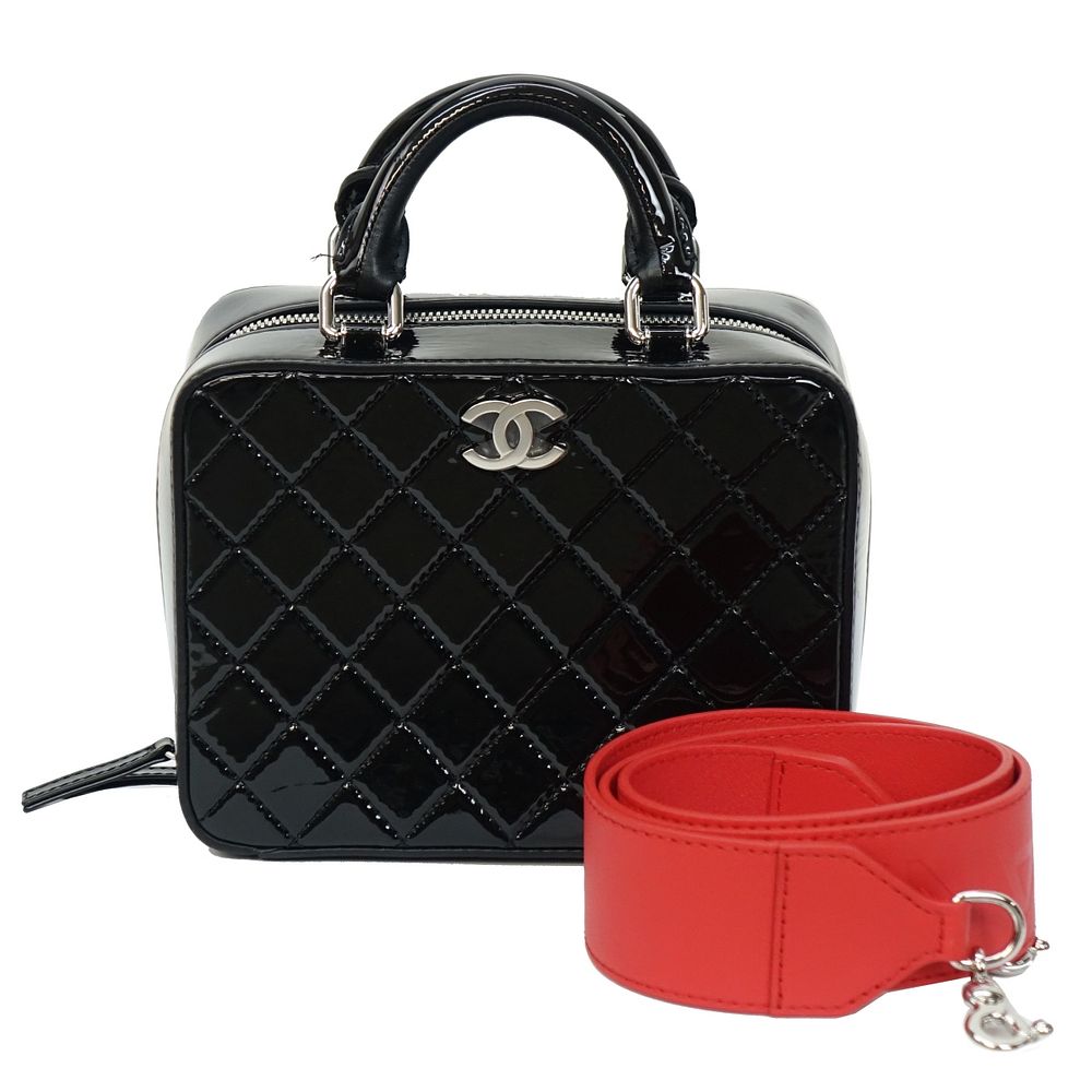 CHANEL Caviar Quilted Medium CC Filigree Vanity Case - Bellisa