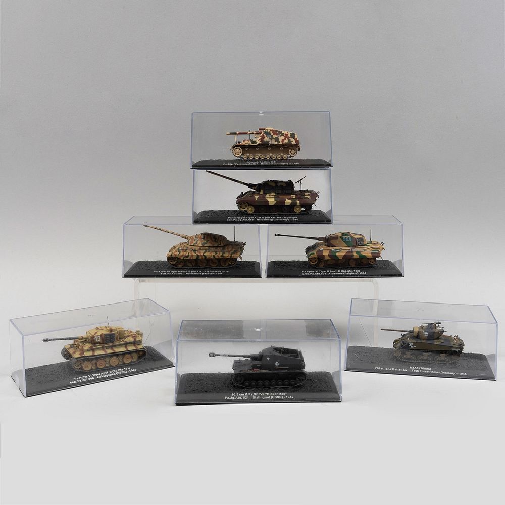 Colección de tanques alemanes a escala de la Segunda Guerra Mundial. SXX.  Elaborados en metal fundido policromado con capelos. Piezas:7 sold at  auction on 17th July | Morton Subastas